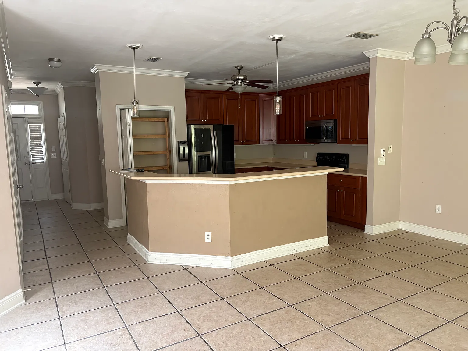 3 bed, 2.5 bath, 1705 sqft, $1,900 — Photo 3