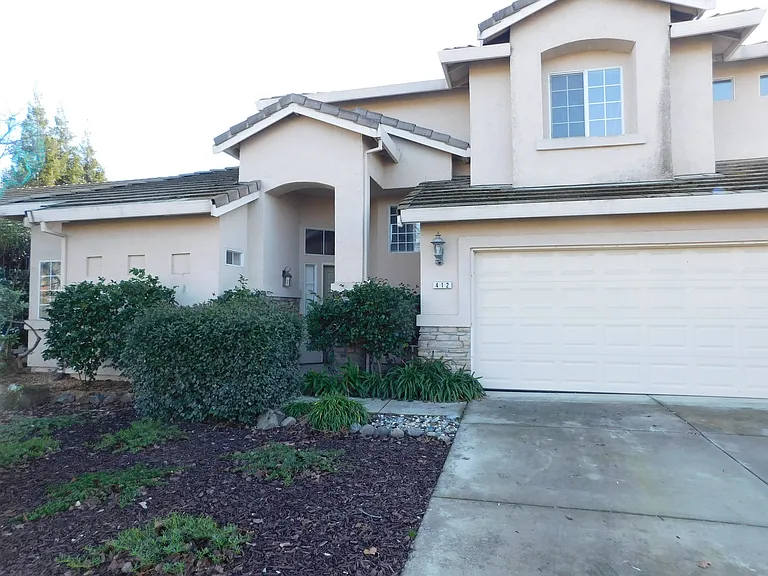 412 Avila Dr — Photo 2