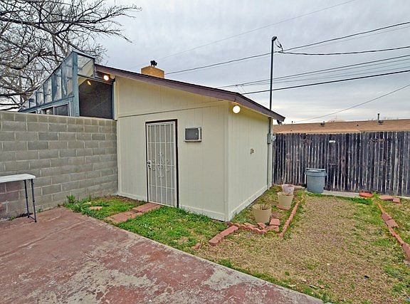 2nd image of 1805 E 50th St