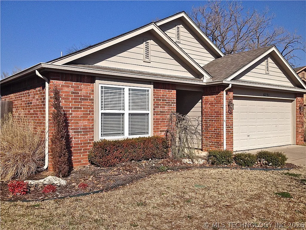 3 bed, 2.0 bath, 1378 sqft, $1,650 — Photo 2