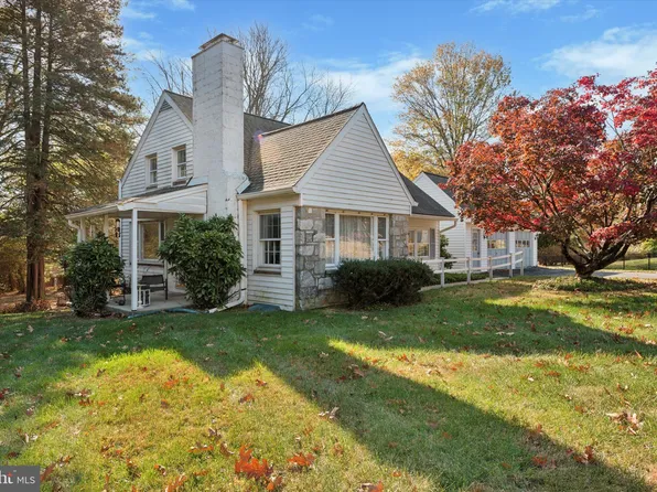 16 Manor Dr, West Chester, PA 19380