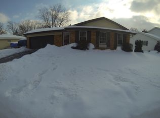 1131 Dogwood Ln, Waukesha, WI 53189
