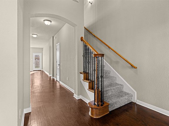 4th image of 10800 Aurora Dr