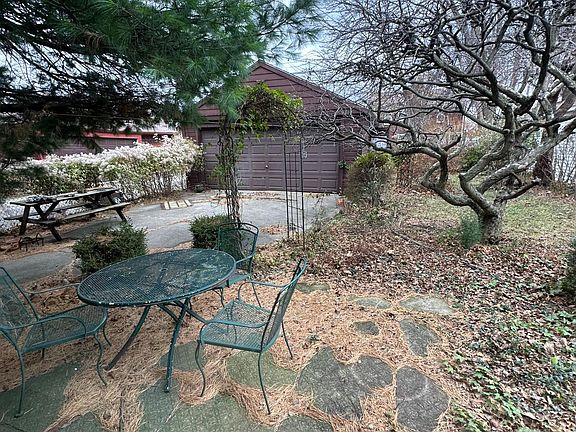 3rd image of 7637 Pinehurst St