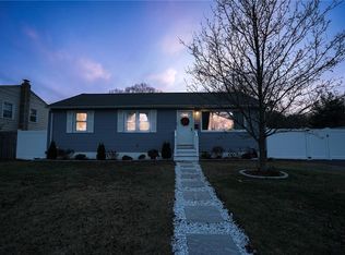 27 Winifred Ave, Warwick, RI 02889