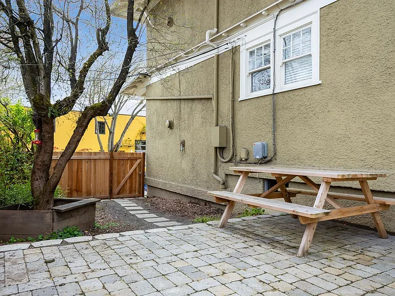 2129 SE 10th Ave — Photo 15