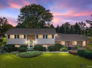 1501 S Garner Rd, Milford, MI 48380