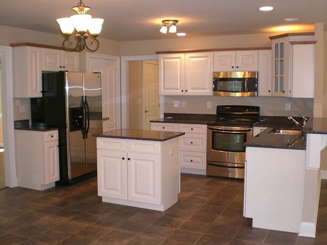 1st image of 100 Dogwood Ct