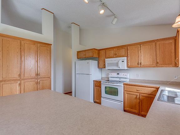 3rd image of 6128 Karmen Ave NE