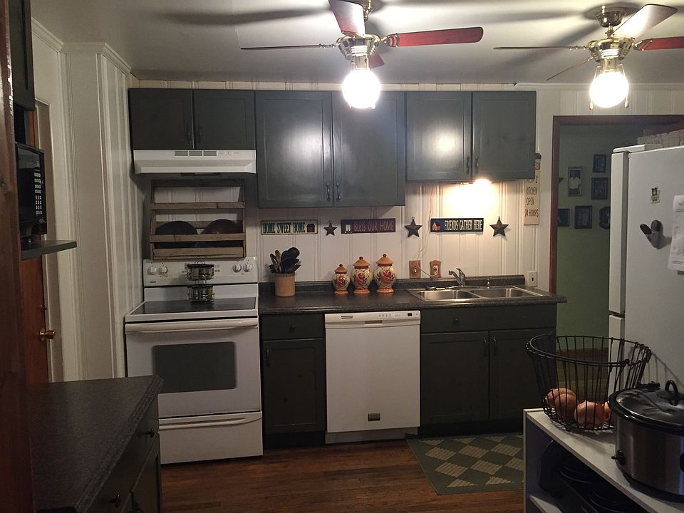 1st image of 704 E Pleasant St