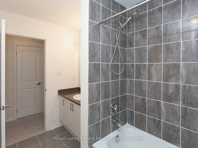 5 Hennessey Cres — Photo 30