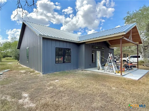 84 Paloma Rd, Victoria, TX 77905