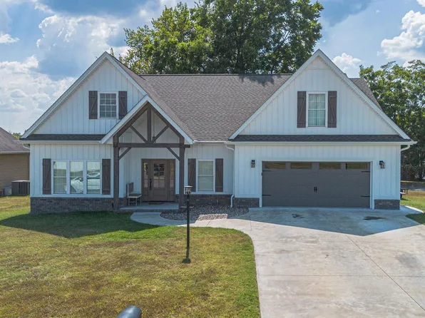 1002 Red Pine Cir, West Paducah, KY 42086