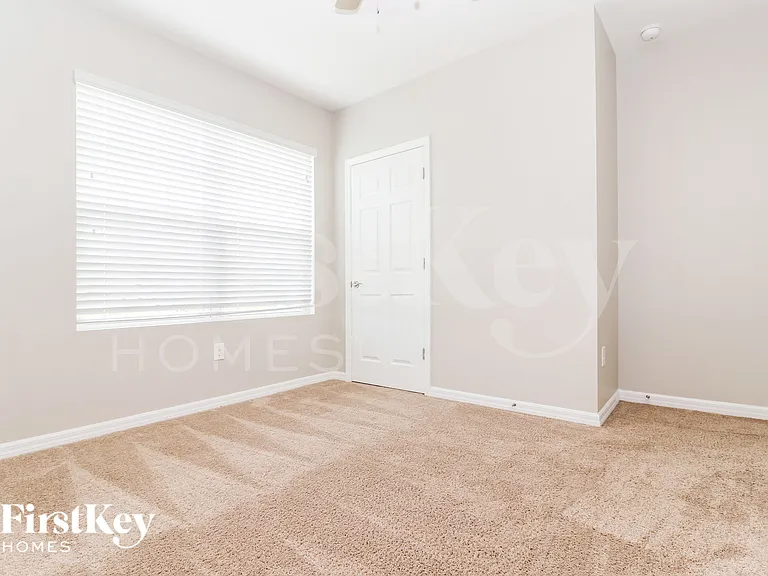 710 SW 12th St — Photo 12