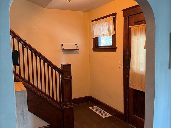 5th image of 51 Custer St