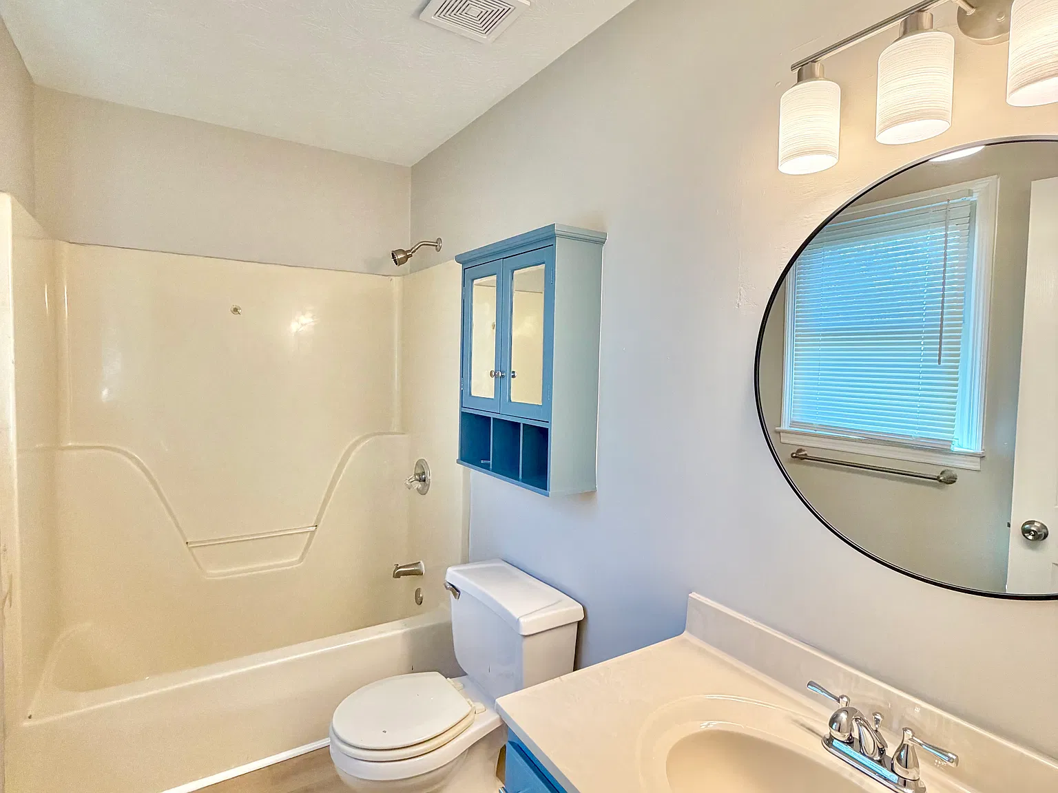 3 bed, 2.5 bath, 1303 sqft, $1,345 — Photo 3