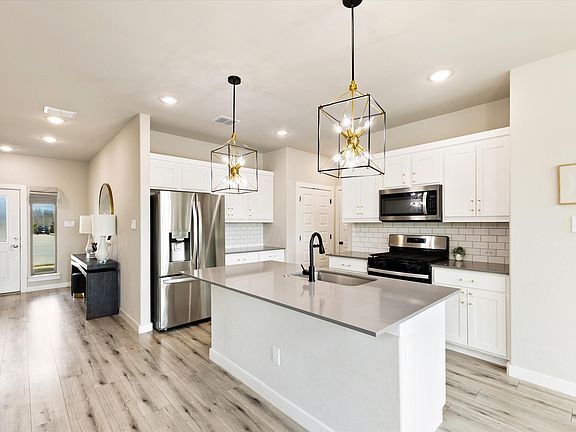 5th image of 138 Mandarin St