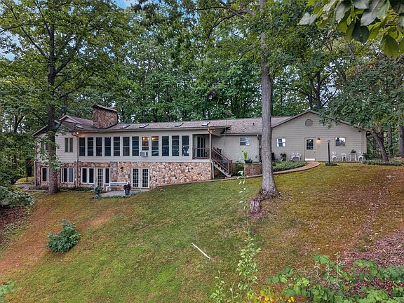 4th image of 1290 Hickory Hills Rd