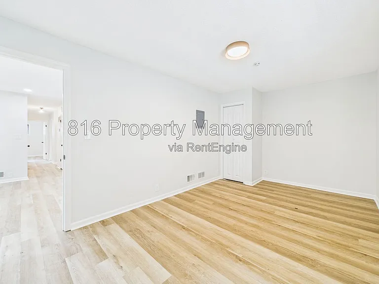 11230 Corrington Ave — Photo 12