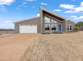 260 Natures Trl, Huntingdon, TN 38344