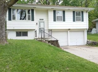 2808 Janan Dr, Bellevue, NE 68005