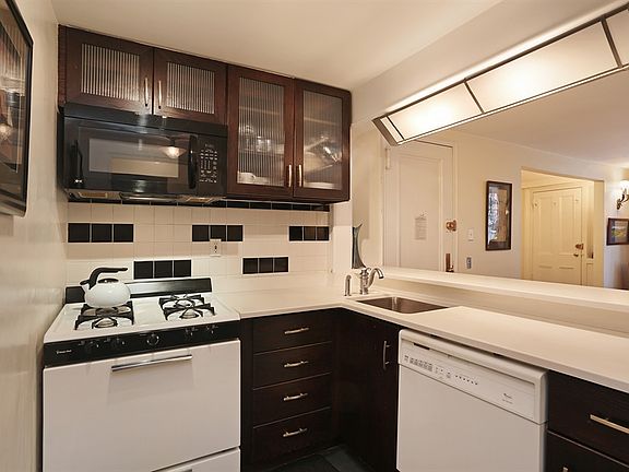 3rd image of 428 W 44th St #B