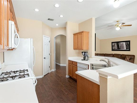 5th image of 226 Estate Dr