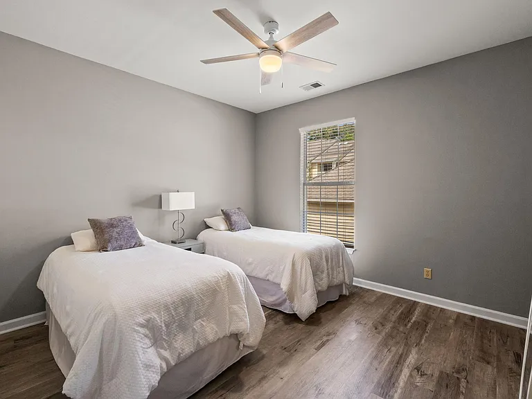 1600 Long Grove Dr #417 — Photo 16