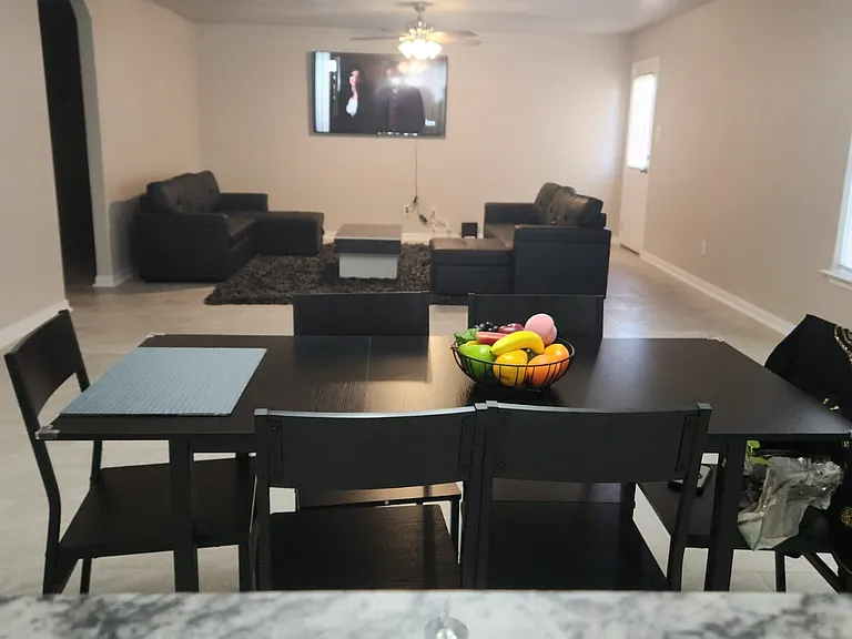 324 Yearwood Ln — Photo 2