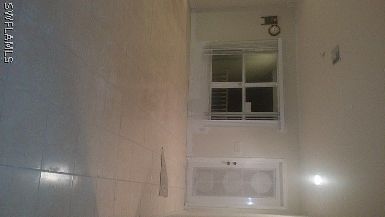 2nd image of 905 Hillcrest Ave