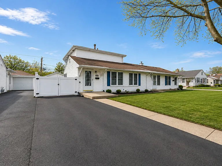 8912 S Ryan Rd #HOUSE — Photo 1