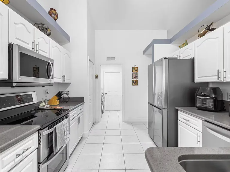 10360 SW 48th Ave — Photo 7