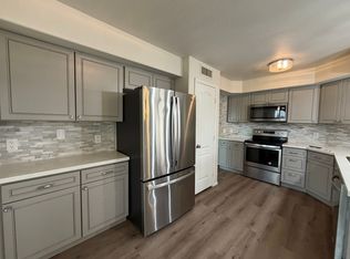 902 S Surfside Dr, Gilbert, AZ 85233
