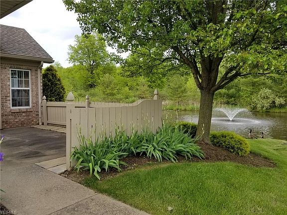 3rd image of 1004 Willow Brook Dr NE