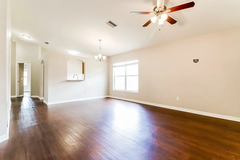 3 bed, 2.0 bath, 1261 sqft, $1,875 — Photo 4