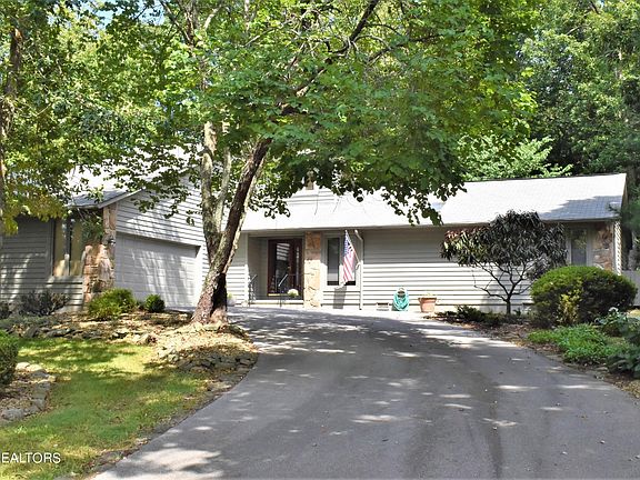2nd image of 27 Kingsboro Ln