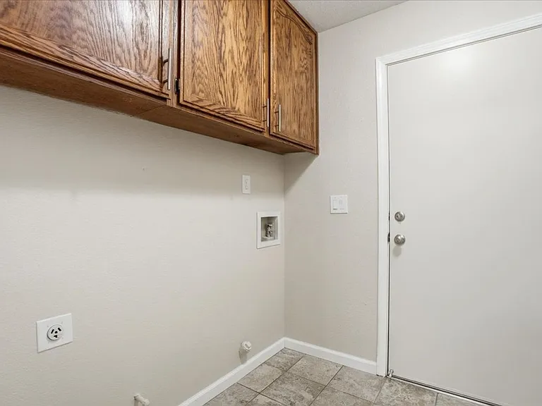 604 Hovey Way — Photo 18