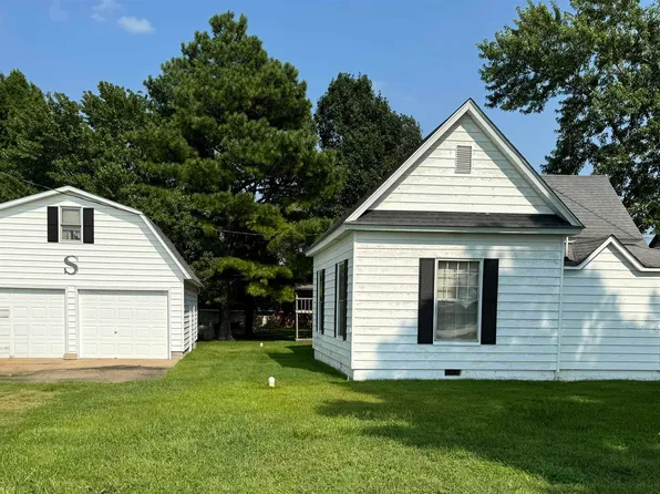 1607 S Carbon St, Marion, IL 62959