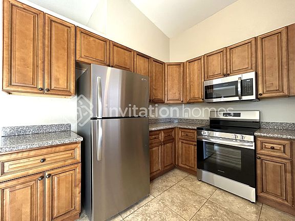 5th image of 16227 W Larkspur Dr