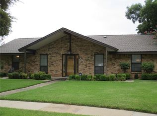 2110 Huntington Dr, Grand Prairie, TX 75051
