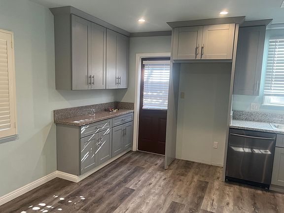 3rd image of 8001 Bellingham Ave