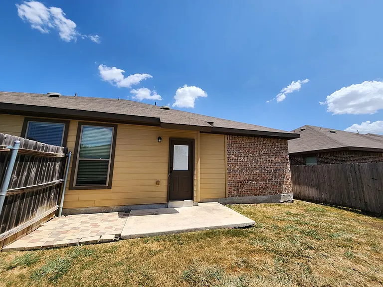 712 Creekside Cir — Photo 44