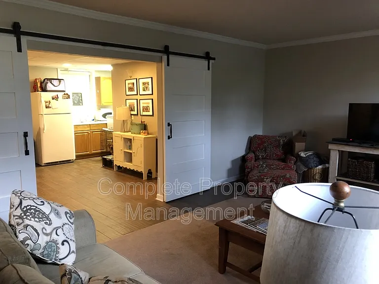 604 Farr Cir — Photo 8