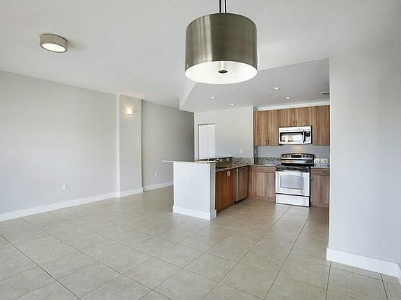 4th image of 1931 NE 2nd St APT 401