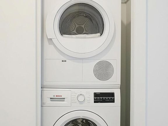 4th image of 70 W 37th St APT 1020