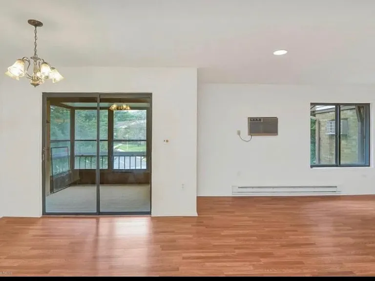 178 Amberly Dr #G — Photo 2