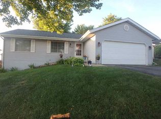 5402 Rockingham Dr, Loves Park, IL 61111