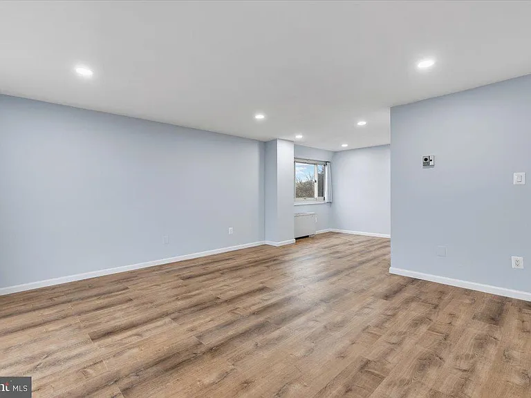 4520 King St #601 — Photo 23