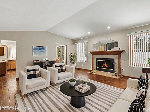 2nd image of 32468 W Ten Mile Rd