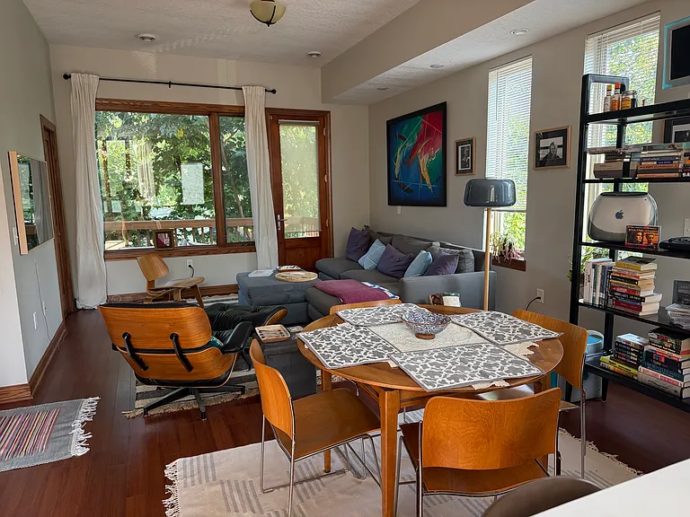 Living space (balcony on the back)